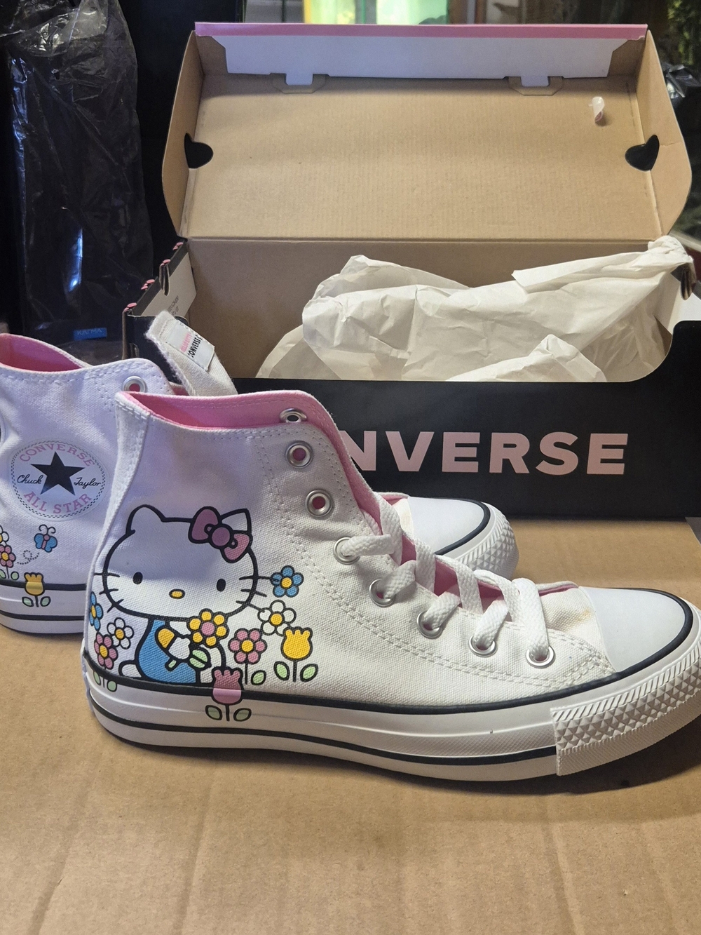 CONVERSE HELLO KITTY Chuck Taylor All Star High White Womens 7 (EBAO)